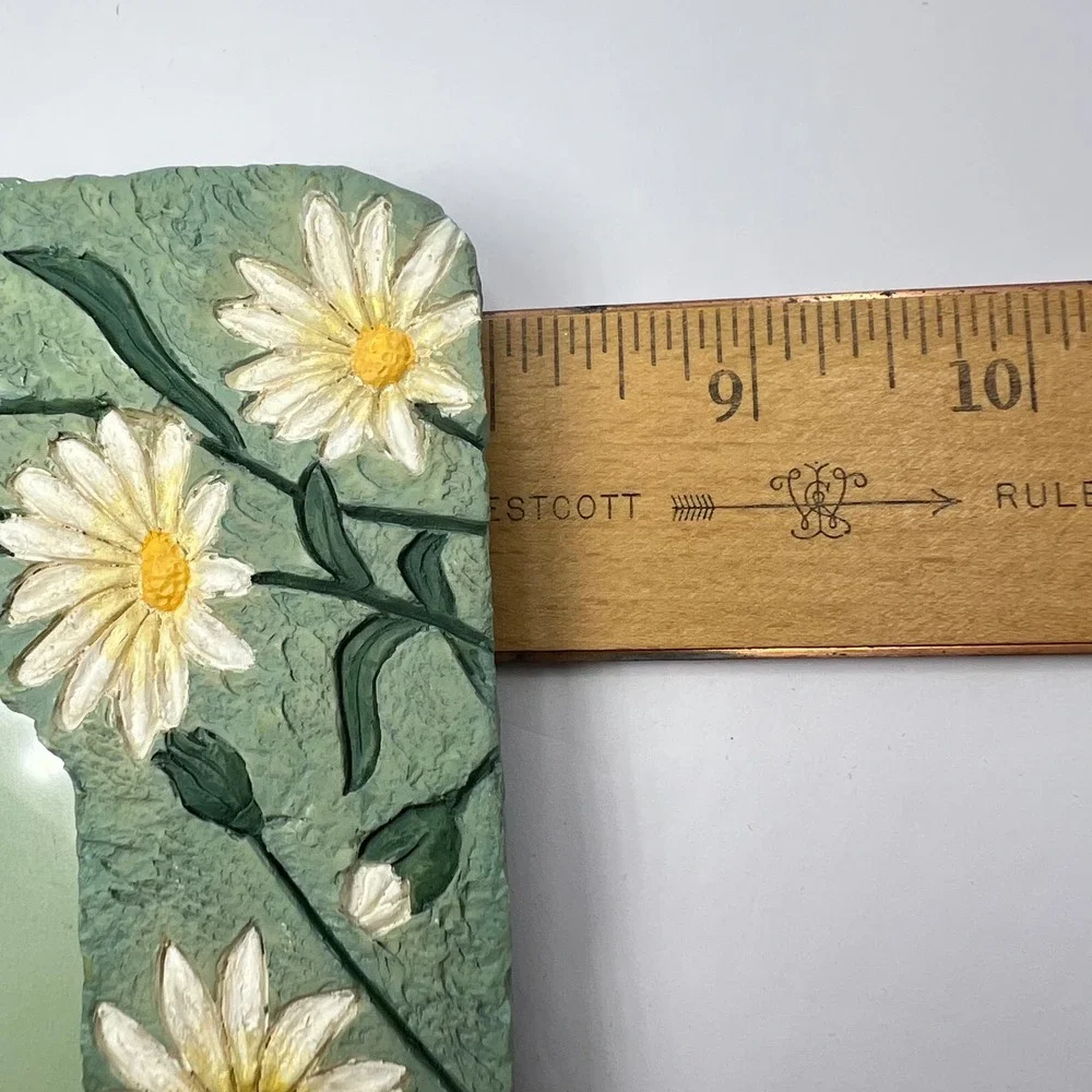 Green Daisy Photo Frame 4x6 Resin Floral Cottagecore Vintage